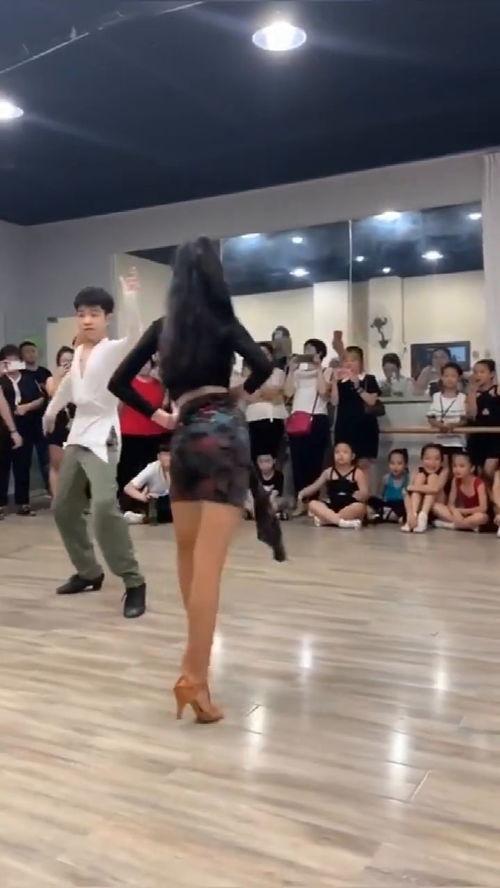 儿童跳拉丁舞的视频,儿童拉丁舞活力瞬间集锦